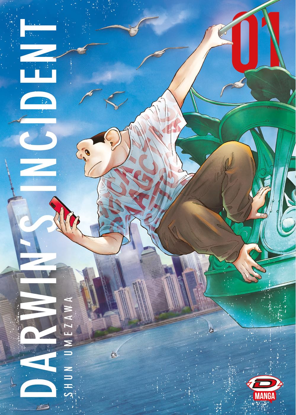 Copertina del primo volume del manga Darwin's Incident. In primo piano, il protagonista Charlie, un ibrido con il volto da scimpanzé e il corpo di un ragazzo, è aggrappato con agilità a una grande struttura metallica verde sospesa sull'acqua, mentre osserva tranquillamente uno smartphone rosso. Sullo sfondo si staglia il suggestivo skyline dei grattacieli di una metropoli americana sotto un cielo azzurro solcato da gabbiani.