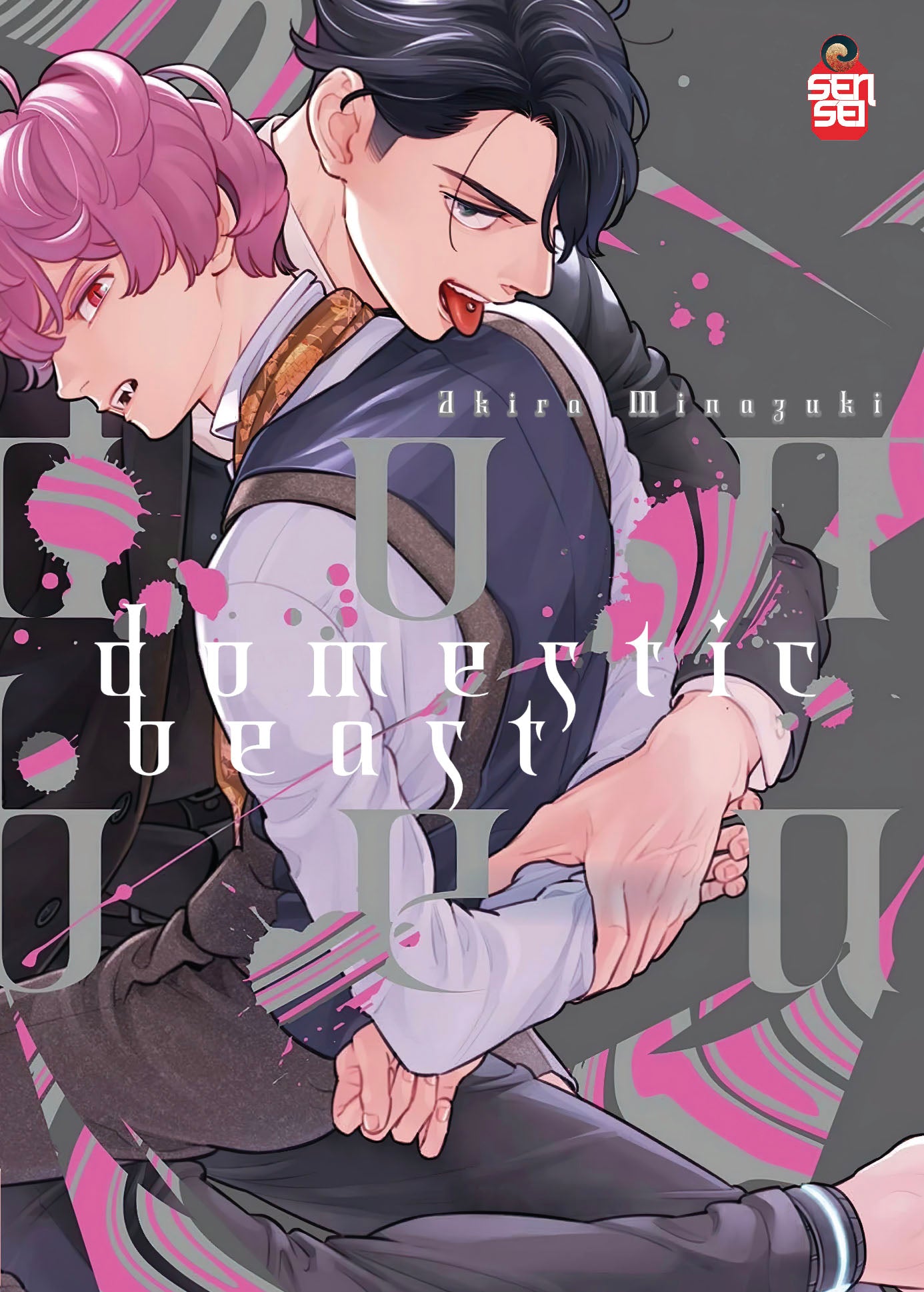 Copertina del manga Boys Love Domestic Beast, di Akira Minazuki, edito da Manga Senpai per la collana Sensei. L'illustrazione dai toni grigi e fucsia mostra due affascinanti uomini in una posa intima e sensuale. In primo piano, un ragazzo dai capelli rosa acceso e un piccolo canino appuntito visibile si appoggia all'indietro. Dietro di lui, un uomo dai capelli neri lo stringe saldamente a sé, bloccandogli i polsi sul petto, mentre sfiora il collo del ragazzo con la lingua.