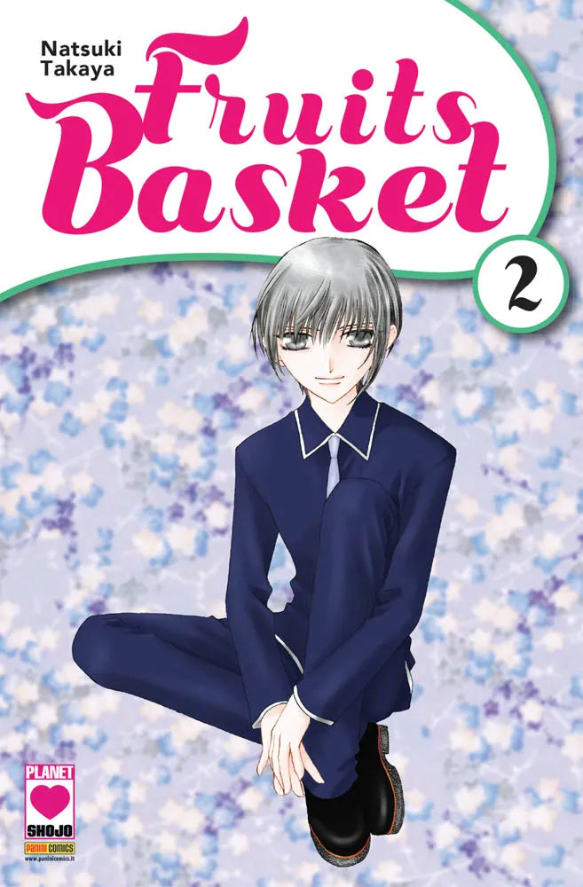 Copertina del secondo volume in italiano del manga 'Fruits Basket' di Natsuki Takaya, edito da Panini Planet Manga. L'illustrazione su uno sfondo a motivi floreali sfumati tra il lilla e l'azzurro ritrae in primo piano Yuki Soma accovacciato e sorridente con raffinati capelli grigio argento e completo blu scuro, sormontato dal titolo FRUITS BASKET in grandi lettere rosa fucsia e corsivo bianco, dal numero 2 in un cerchio verde in alto a destra e dal logo Planet Shojo Panini Comics in basso a sinistra.