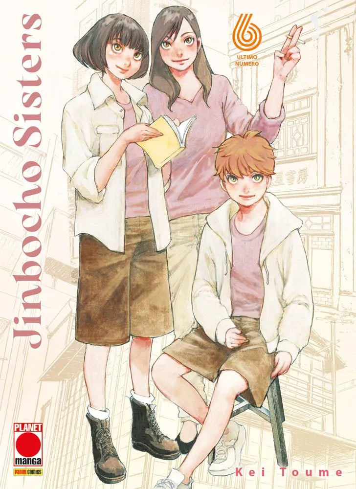 Le sorelle Karakida (Ichika e Tsugumi) e Minoru sulla copertina di Jinbocho Sisters Vol. 6 (Ultimo Numero), disegnati da Kei Toume, in posa nel quartiere di Jinbocho.