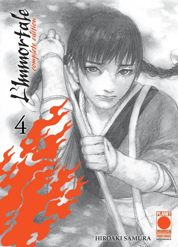 Copertina del manga L'Immortale Complete Edition volume 4; l'illustrazione artistica a matita mostra il primo piano della protagonista Rin con sguardo intenso, affiancata da una grafica di fiamme arancioni e il numero 4.