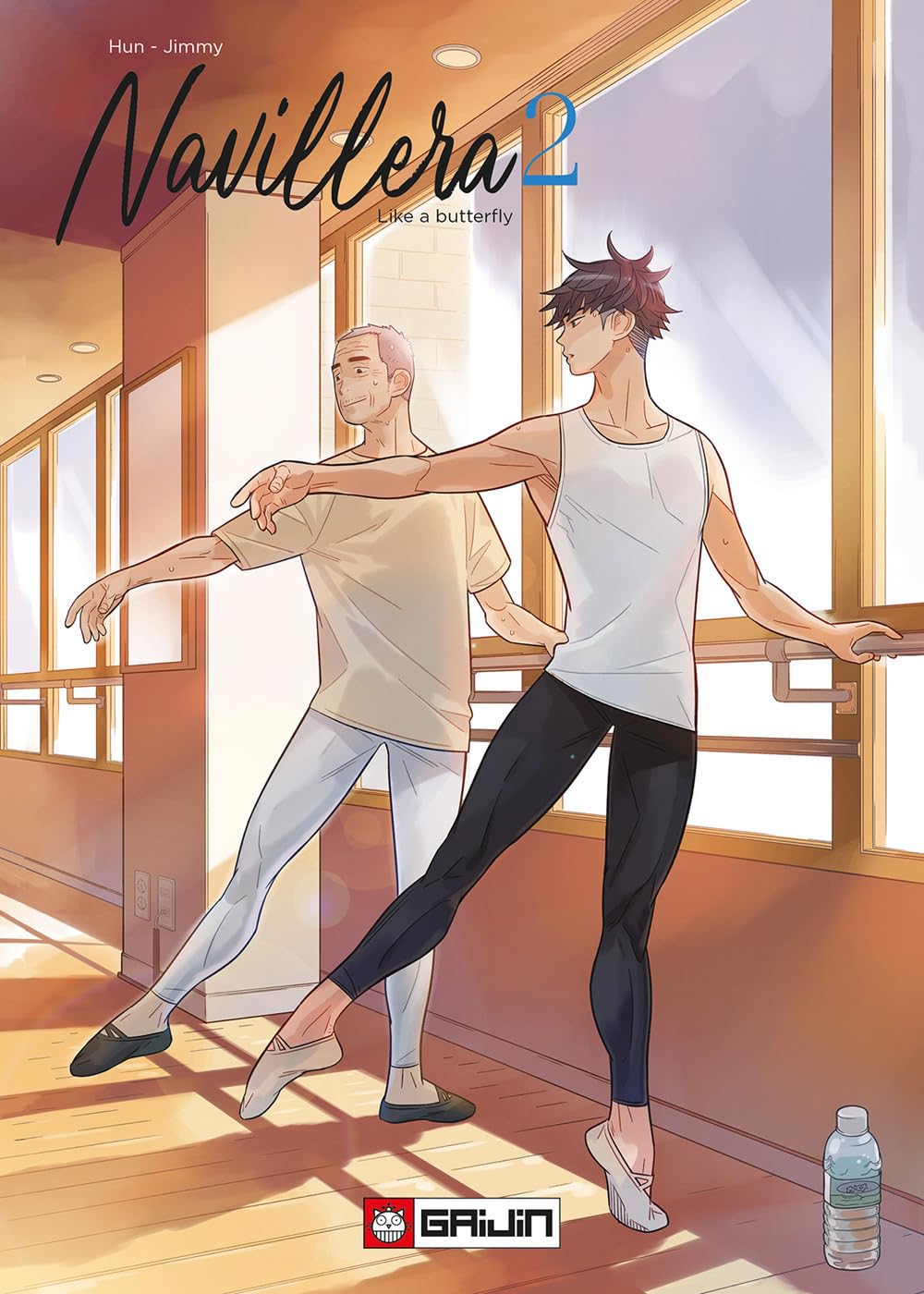 Copertina del secondo volume del manhwa Navillera, che ritrae un anziano signore con maglietta beige e un giovane ragazzo in canotta bianca mentre si allenano insieme alla sbarra in una luminosa sala da danza classica baciata dal sole.