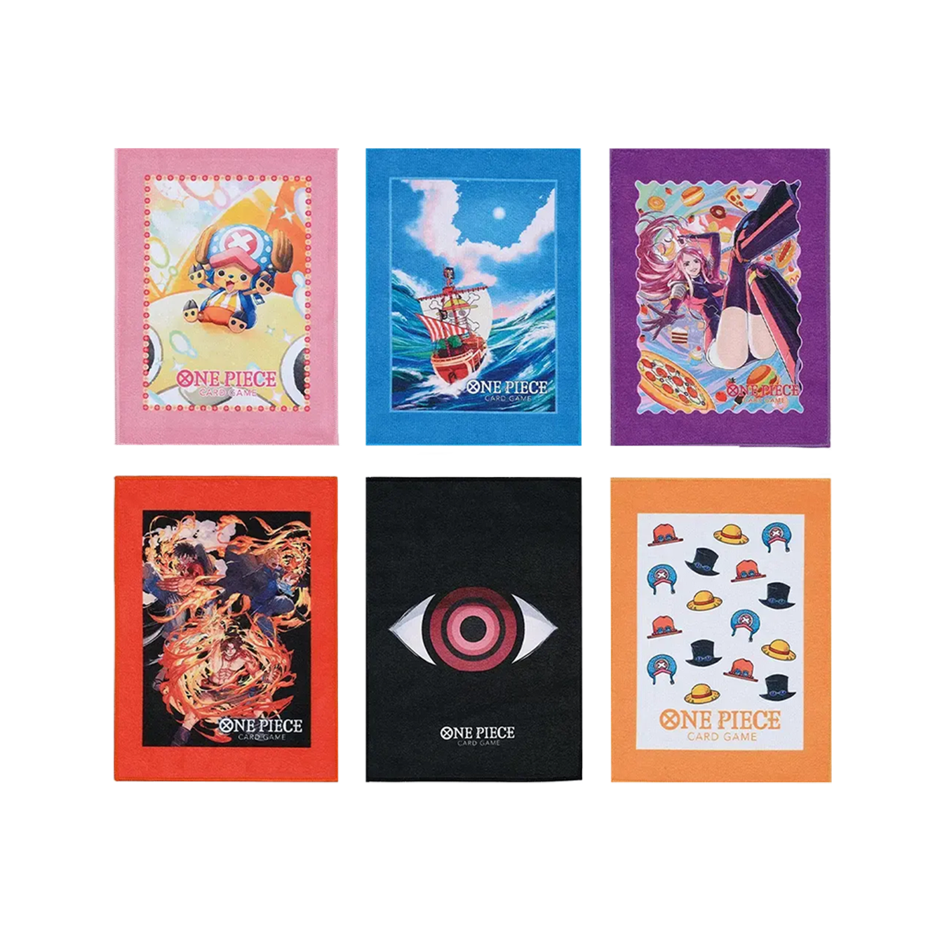 Immagine promozionale di sei mini asciugamani della linea One Piece Card Game di Bandai Ichiban Kuji, disposti su due righe su sfondo nero. Ogni asciugamano presenta una cornice colorata e il logo "ONE PIECE CARD GAME" in basso. Partendo dalla riga in alto, da sinistra a destra: il primo ha un bordo rosa e mostra Chopper seduto tra bolle colorate; il secondo ha un bordo azzurro e raffigura la nave Thousand Sunny in mare aperto.