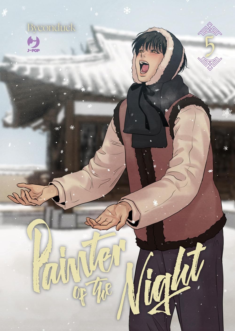 Copertina del manhwa Painter Of The Night volume 5 edito da J-POP; l'illustrazione mostra il protagonista Na-kyum che indossa abiti invernali tradizionali coreani (Hanbok) con bordo in pelliccia, mentre sorride con la bocca aperta cercando di afferrare dei fiocchi di neve che cadono.