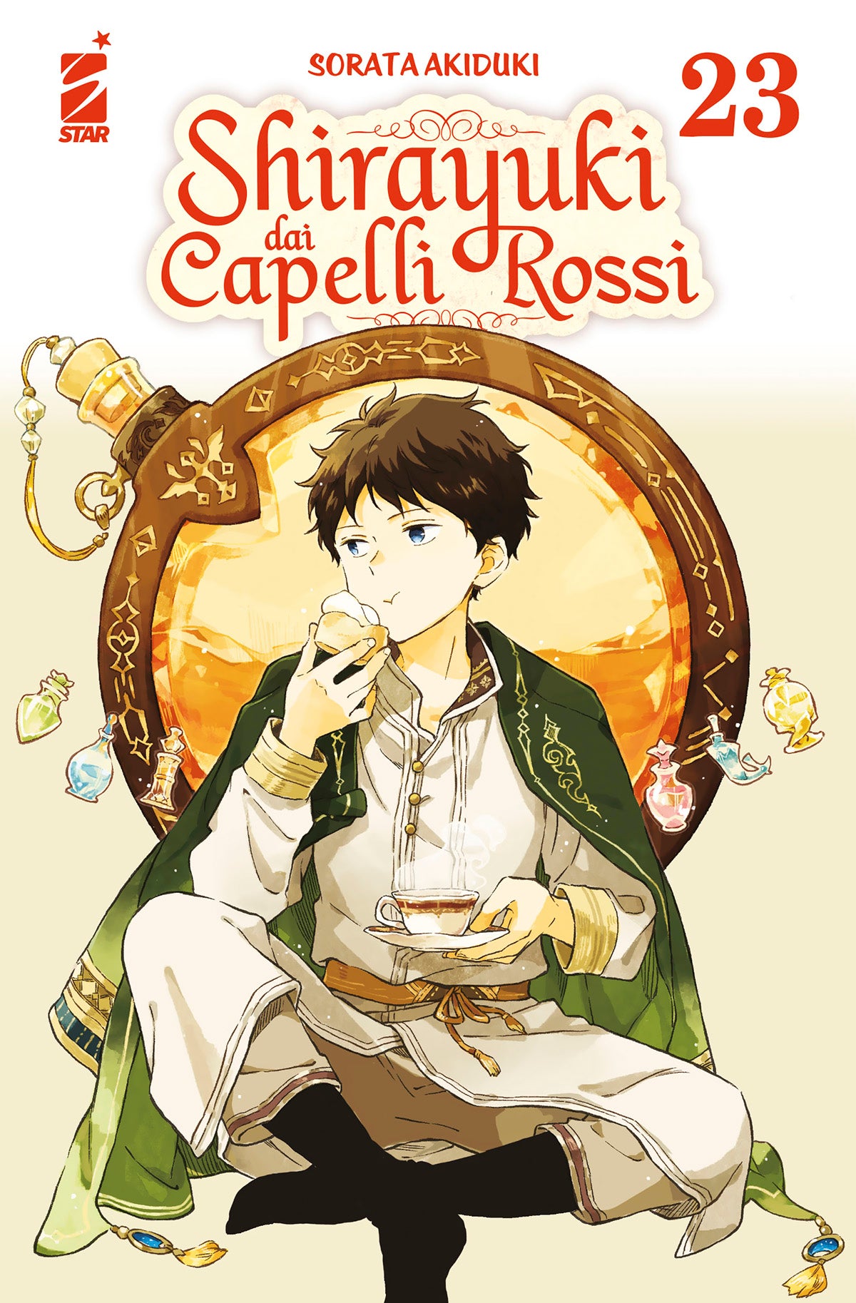 Copertina del ventitreesimo volume in italiano del manga shojo fantasy 'Shirayuki dai Capelli Rossi' di Sorata Akiduki, edito da Star Comics. L'illustrazione ritrae in primo piano il giovane Ryu seduto a gambe incrociate con mantello verde e tunica chiara mentre gusta un dolcetto e regge una tazza di tè fumante, incorniciato da una struttura circolare decorata circondata da varie boccette di pozioni ed erbe, sormontato dal titolo SHIRAYUKI DAI CAPELLI ROSSI in rosso, dal numero 23 in alto a destra e dal log