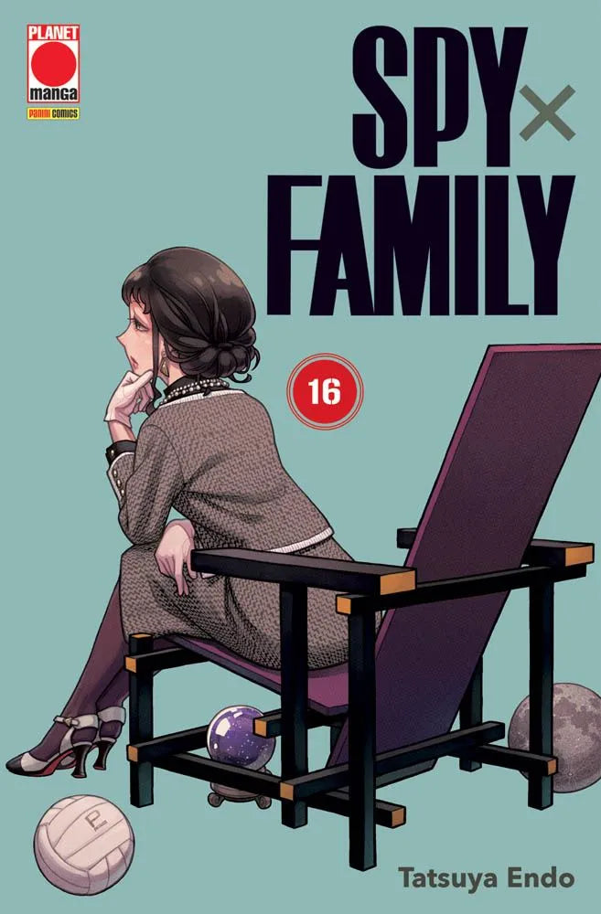 Copertina del manga Spy x Family Vol. 16, edito da Panini Planet Manga. Su un elegante sfondo azzurro polvere/verde acqua, è raffigurata di profilo una donna dal portamento distinto (Melinda Desmond), seduta su una sedia scura dal design geometrico e spigoloso. La donna, dai capelli scuri raccolti, indossa un sobrio completo grigio, guanti chiari e una collana di perle, e tiene una mano appoggiata al mento in un atteggiamento profondamente pensieroso.