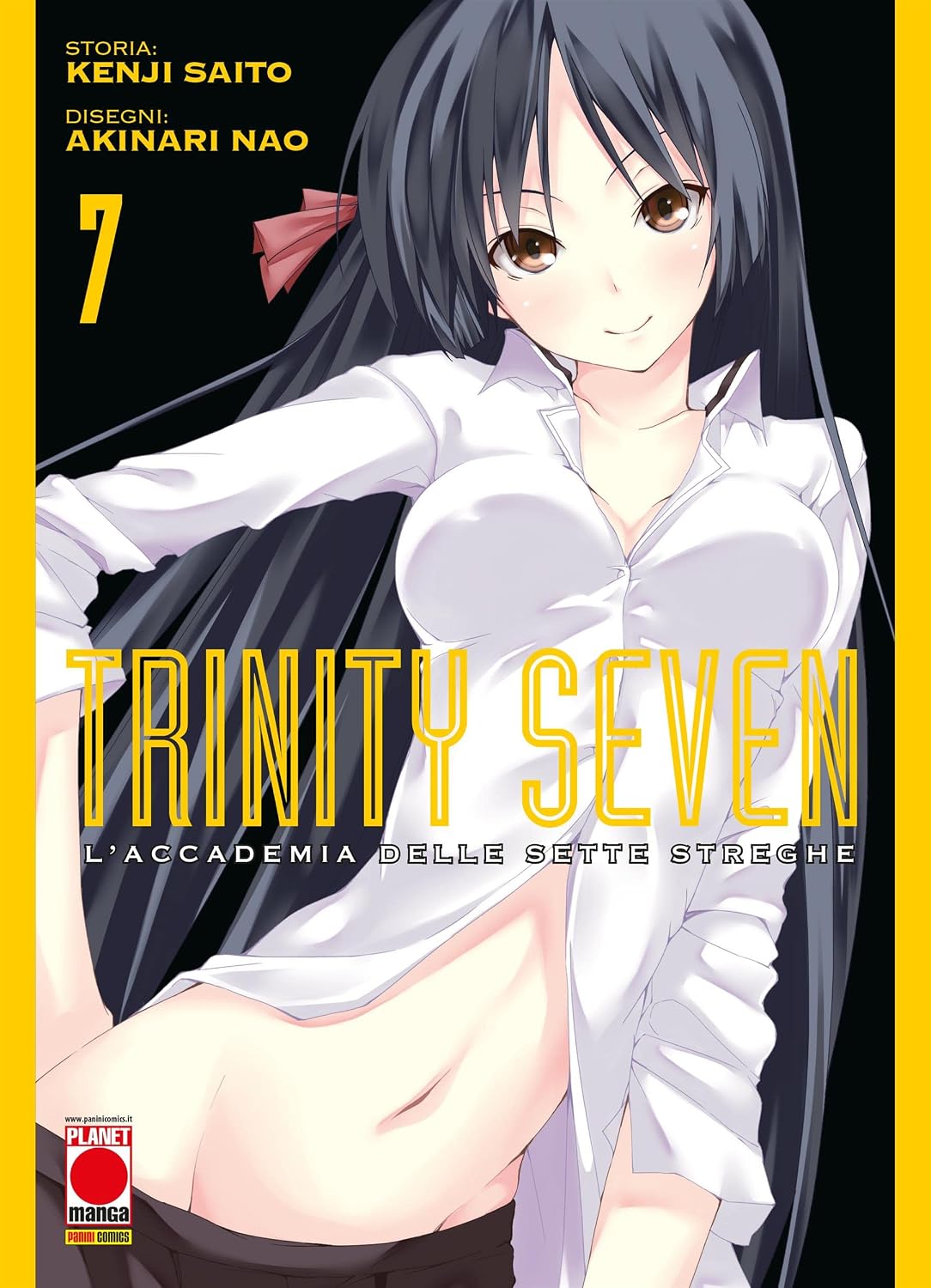 Copertina del settimo volume in italiano del manga shonen fantasy 'Trinity Seven - L'accademia delle sette streghe' di Kenji Saito e Akinari Nao, edito da Panini Planet Manga. L'illustrazione su sfondo nero con profili giallo brillante ritrae in primo piano la giovane maga Ninja Levi Kazama dai lunghi capelli neri legati da un nastro rosso, vestita con una camicia bianca aperta sul davanti, sormontata dal numero 7 in giallo a sinistra, dal titolo TRINITY SEVEN L'ACCADEMIA DELLE SETTE STREGHE al centro e dal