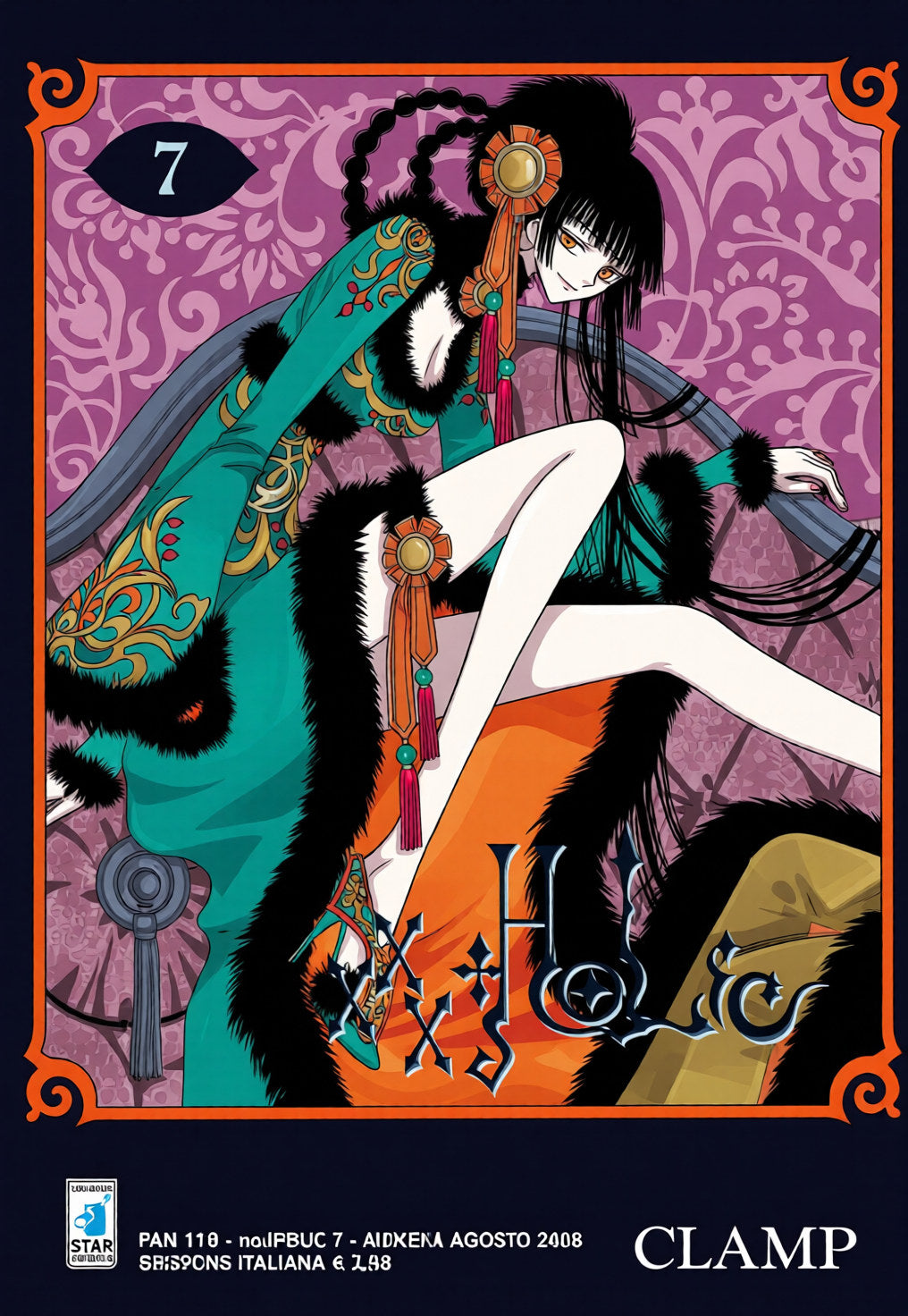Copertina del settimo volume in italiano del manga sovrannaturale 'xxxHoLic' delle CLAMP, edito da Star Comics. L'illustrazione elegante su sfondo viola decorato con motivi floreali e cornice arancione ritrae la strega delle dimensioni Yuko Ichihara con lunghi capelli neri raccolti in trecce e ornamenti arancioni, vestita con un prezioso abito turchese decorato con rifiniture in pelliccia nera, seduta a gambe incrociate in posa sensuale, sormontata dal numero 7 racchiuso nell'icona di un occhio in alto a si