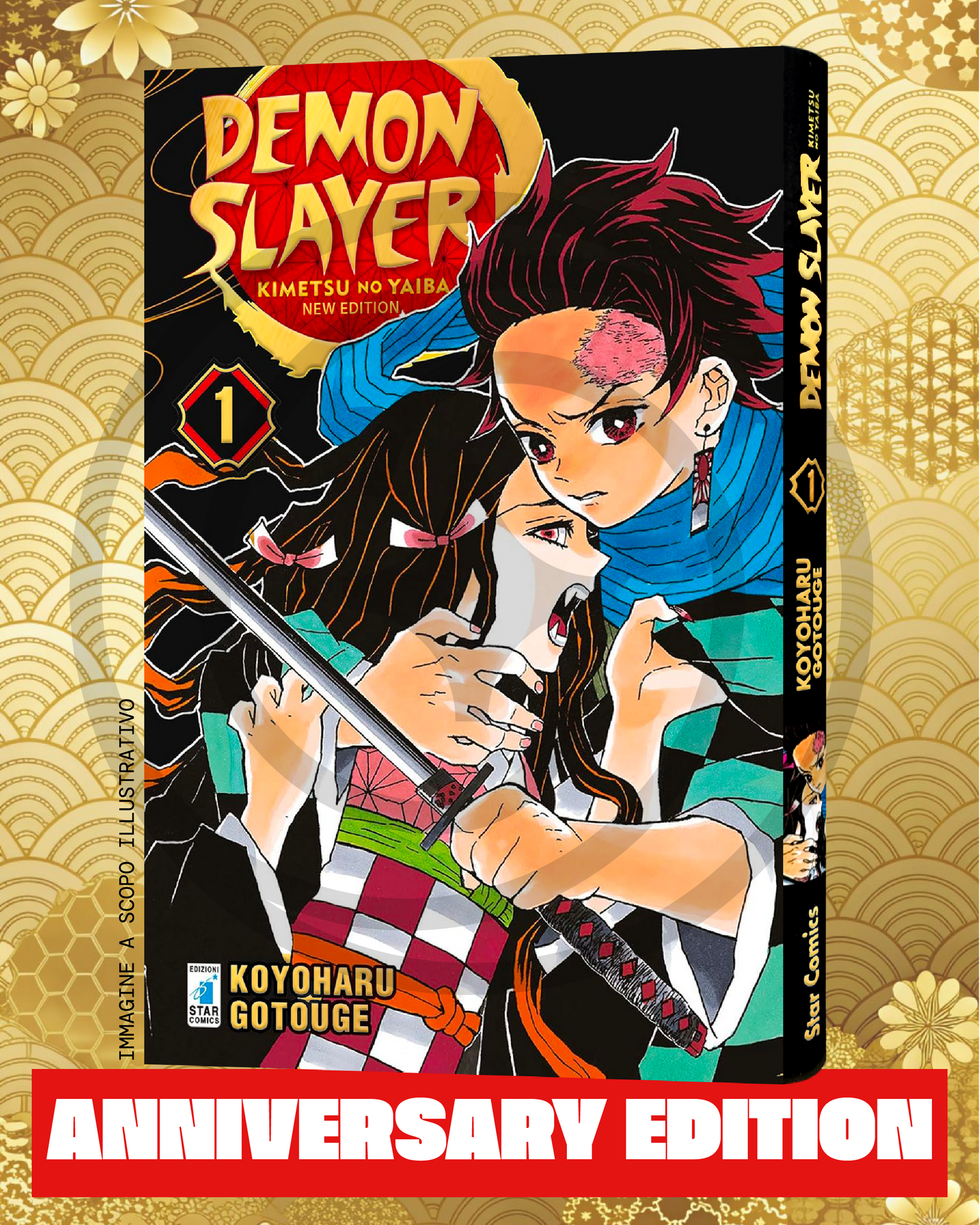 Alt text immagine:
Vista tridimensionale del volume 1 di Demon Slayer New Edition Anniversary Edition, inclinato per mostrare sia la copertina che la costa del libro. L'illustrazione mostra Tanjiro con una cicatrice sulla fronte che protegge la sorella Nezuko, il tutto su uno sfondo dorato impreziosito da un pattern tradizionale a onde geometriche. Nella parte inferiore risalta una banda rossa con la scritta bianca "ANNIVERSARY EDITION".