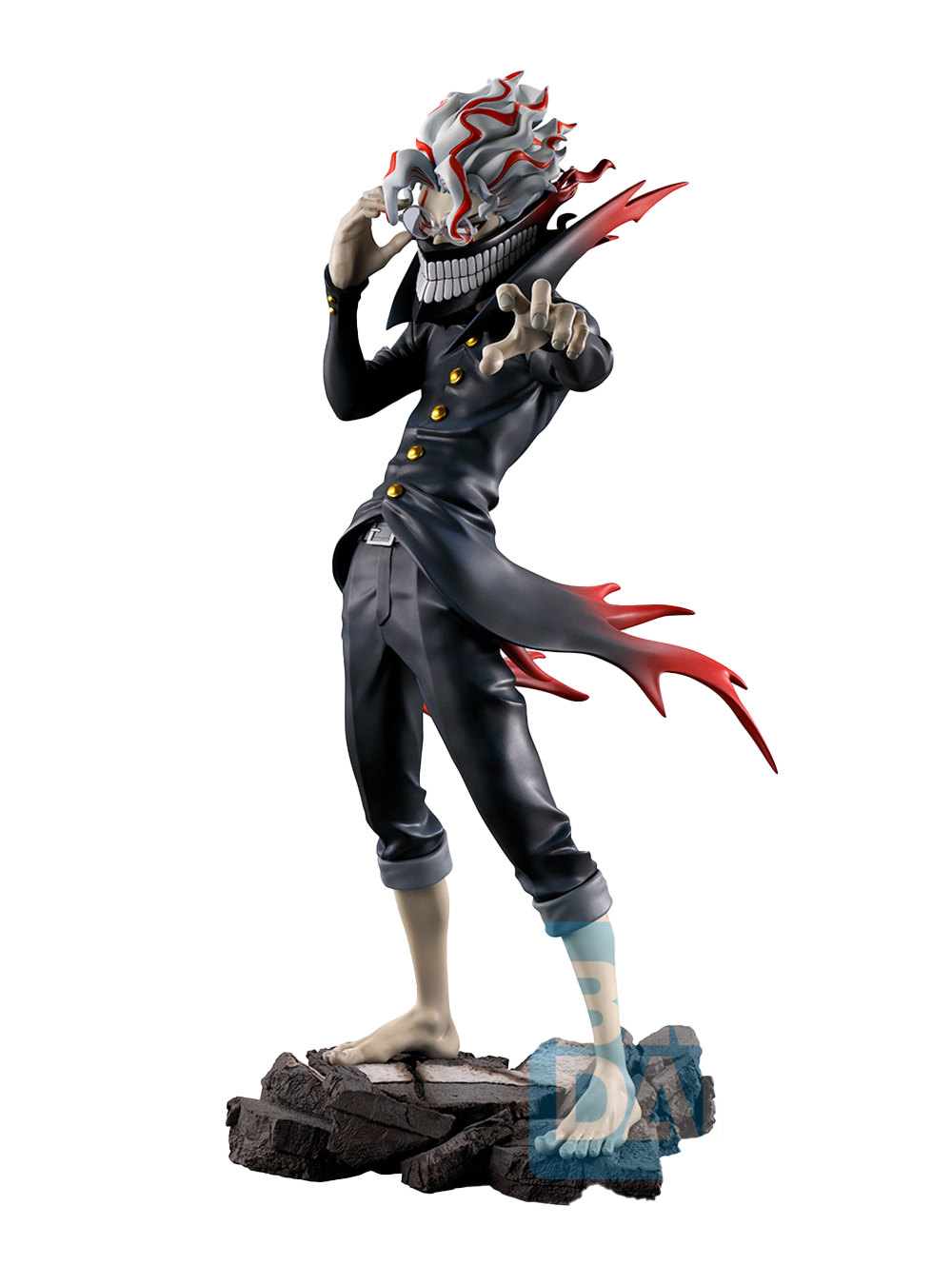 Figure da collezione di Okarun dalla serie anime Dandadan, nel suo stato trasformato, appartenente alla linea Ichibansho Masterlise, isolata su sfondo bianco. Okarun è in piedi a piedi nudi su una base rocciosa scura e crepata, in una posa d'attacco con una mano al viso e l'altra tesa in avanti. Indossa un'uniforme scolastica nera con bottoni oro e pantaloni arrotolati al polpaccio. Il suo aspetto è demoniaco: pelle grigiastra, capelli bianchi arruffati con venature rosse, occhiali e una mostruosa mascella.