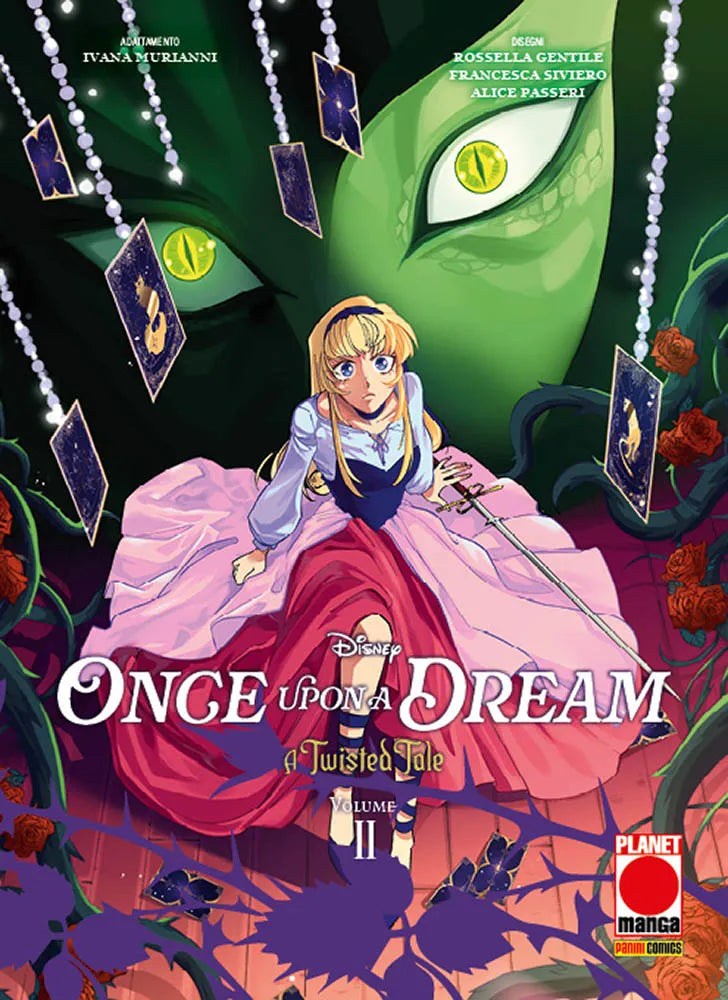 Copertina del manga Disney "A Twisted Tale: Once Upon a Dream Vol. 2", edito da Panini Planet Manga. In primo piano spicca la Principessa Aurora, con i lunghi capelli biondi sciolti e un sontuoso abito rosa e magenta, che impugna saldamente una spada con un'espressione coraggiosa e determinata. Alle sue spalle, nell'oscurità dello sfondo verde, incombono i giganteschi e minacciosi occhi da rettile di Malefica. L'intera composizione è incorniciata in basso da spessi rovi neri ricchi di spine e rose rosse, me