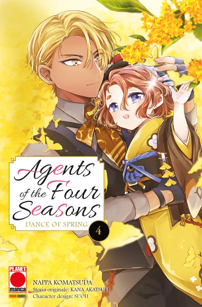 Copertina del manga Agents of the Four Seasons - Dance of Spring volume 4. Un'illustrazione dai toni caldi e dorati mostra un giovane uomo con capelli biondi eleganti che tiene affettuosamente tra le braccia un personaggio più piccolo con corti capelli castano-chiari mossi e un abito tradizionale giallo. Sullo sfondo e in primo piano risaltano foglie di ginkgo biloba e fiori gialli accesi.
