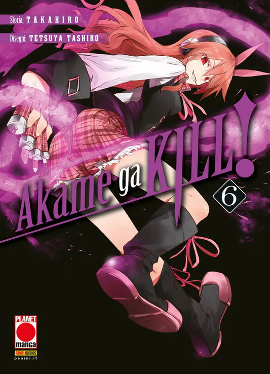 Copertina del sesto volume in italiano del manga 'Akame ga Kill!' di TAKAHIRO e Tetsuya Tashiro, edito da Panini Planet Manga. L'illustrazione su uno sfondo nero avvolto da un vortice di energia rosa e viola ritrae in primo piano la giovane Chelsea con lunghi capelli arancioni/rosa, cuffie rosse sulla testa, un lecca-lecca tra i denti e fiocco a orecchie da coniglio, mentre indossa una gonna scozzese rosa e stivali neri impugnando i suoi aghi velenosi, sormontata dal titolo AKAME GA KILL! su un nastro viola