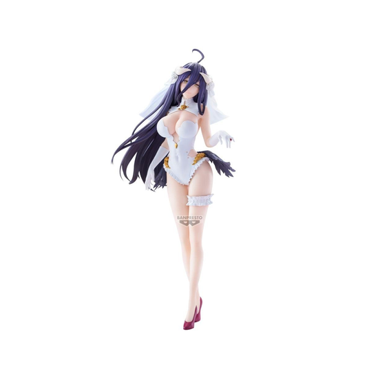 Figure di Albedo dall'anime Overlord per la linea Glitter & Glamours; indossa un body bianco in stile nuziale con velo corto e rose dorate, in posa in piedi con le sue ali nere visibili sul retro.