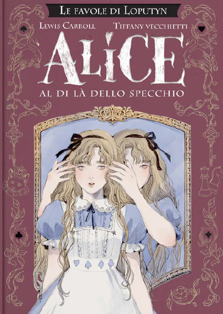 Copertina in italiano del libro illustrato 'Alice al di là dello Specchio' per la collana 'Le favole di Loputyn', con testi di Lewis Carroll e cura di Tiffany Vecchietti, edito da Rebelle Edizioni. L'illustrazione centrale mostra Alice in abito azzurro e grembiule bianco con i simboli dei semi delle carte davanti a uno specchio dorato, mentre la sua figura riflessa le copre delicatamente gli occhi con le mani su uno sfondo bordeaux finemente decorato.