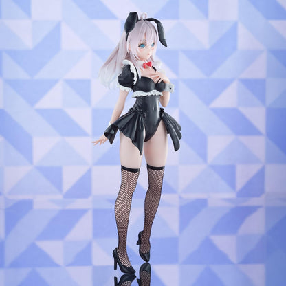 Figure da collezione di Alya (Alisa Mikhailovna Kujou) in versione bunny girl nera con dettagli da maid, calze a rete e capelli argentei.
