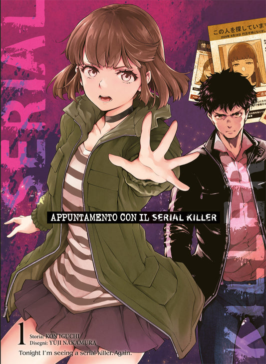 Copertina dell'edizione variant del manga Appuntamento con il serial killer volume 1. In primo piano una ragazza con capelli castani a caschetto e giacca verde protende la mano in avanti con espressione tesa. Dietro di lei compare un ragazzo con capelli neri scompigliati e giacca di pelle scura dall'aria seria. Lo sfondo è viola scuro con schizzi magenta e manifesti di persone scomparse.