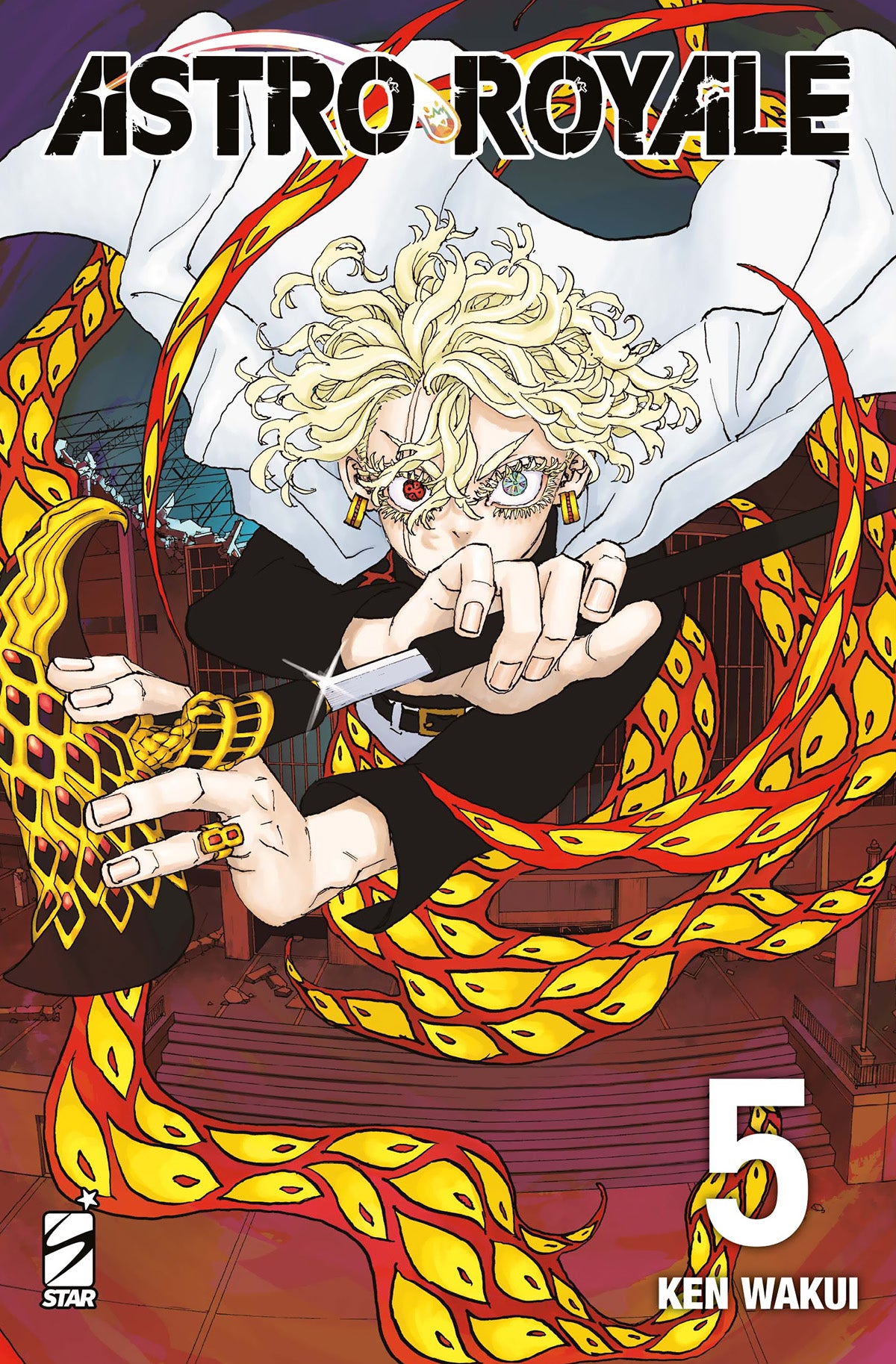 Copertina del manga Astro Royale 5. Un ragazzo biondo con occhi eterocromatici e particolari brandisce un'arma simile a una falce avvolta da scie infuocate dorate, su uno sfondo metropolitano notturno.