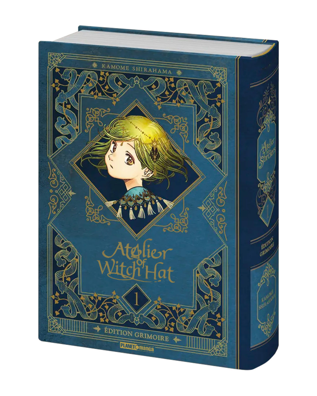 Copertina del manga Atelier of Witch Hat - Grimoire Edition Vol. 1; il design riproduce l'aspetto di un antico libro di incantesimi, con uno sfondo blu texture similpelle e complesse cornici decorative dorate. Al centro, un ritratto a forma di rombo mostra la protagonista Coco, con i suoi tipici capelli chiari dalle sfumature verdi. In basso, il titolo e la dicitura "Grimoire Edition".