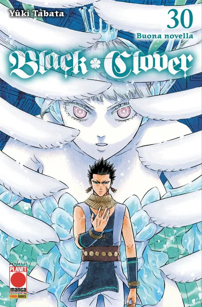 Copertina del manga Black Clover Vol. 30, con il sottotitolo "Buona novella", edito da Panini Planet Manga. L'illustrazione mostra in primissimo piano un mago dai corti capelli neri a spazzola e penetranti occhi verdi, vestito con un abito senza maniche blu scuro, bracciali, una cintura marrone borchiata e un alto collare dorato a strati. L'uomo solleva la mano destra davanti al petto in una posa decisa. Alle sue spalle domina la scena una colossale ed eterea figura bianca con grandi occhi rosa, incorniciat