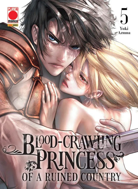 Copertina del manga Blood-Crawling Princess Of A Ruined Country Vol. 5, edito da Panini Planet Manga. L'illustrazione mostra un abbraccio intimo e drammatico tra due personaggi. In primo piano, un giovane uomo dai capelli scuri e disordinati, con graffi sul viso e penetranti occhi azzurri, fissa intensamente lo spettatore. Indossa un'armatura in cuoio marrone su spalla e petto, e cinge a sé in modo protettivo una ragazza dai capelli biondi e dallo sguardo malinconico.