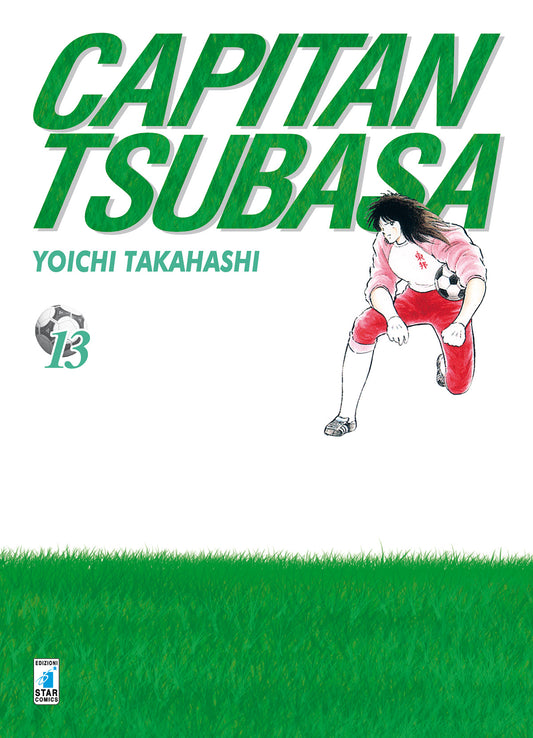 Copertina del tredicesimo volume del manga 'Capitan Tsubasa New Edition' di Yoichi Takahashi, edito da Star Comics. L'illustrazione su sfondo bianco con prato verde in basso presenta il grande titolo verde 'CAPITAN TSUBASA', il nome dell'autore Yoichi Takahashi, l'icona del pallone con il numero 13 e il portiere Ken Wakashimazu della scuola Toho in divisa bianca e rossa accucciato con il pallone da calcio sotto il braccio.