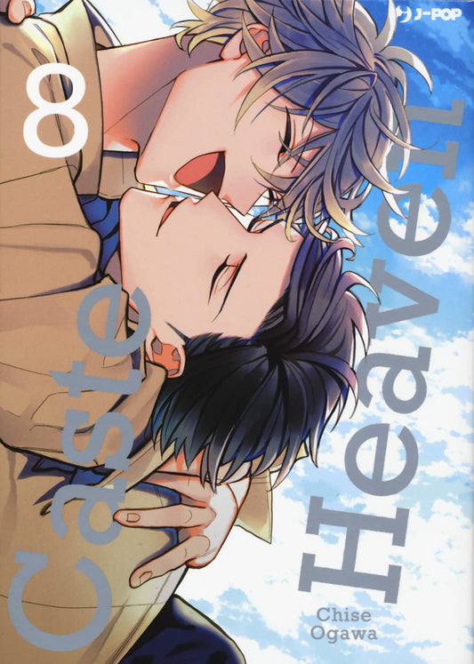 Copertina del manga Caste Heaven volume 8. L'illustrazione, incorniciata in orizzontale, mostra i volti di due ragazzi molto vicini su un luminoso sfondo di cielo azzurro solcato da nuvole bianche. Un ragazzo dai capelli biondo cenere sorride scendendo verso il viso dell'altro, un giovane dai capelli scuri che tiene gli occhi dolcemente chiusi in attesa di un bacio. Il titolo dell'opera si sovrappone ai personaggi in grandi lettere grigie semitrasparenti, con il numero 8 bianco posizionato nell'angolo in al