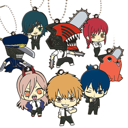 Locandina promozionale dei Gashapon Capsule Rubber Mascot di Chainsaw Man prodotta da Bandai con le versioni chibi di tutti gli 8 personaggi collezionabili.