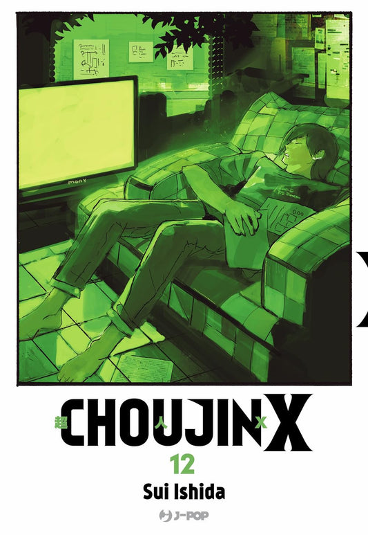Copertina del dodicesimo volume del manga Choujin X. Un'illustrazione immersa in forti tinte verdi mostra un ragazzo addormentato a piedi nudi su un divano imbottito, tenendo in grembo alcuni fogli. La stanza in penombra è illuminata unicamente dalla luce verde acido emessa dallo schermo di un grande televisore acceso. In basso troneggia il titolo della serie con caratteri neri e verdi, su uno sfondo bianco.