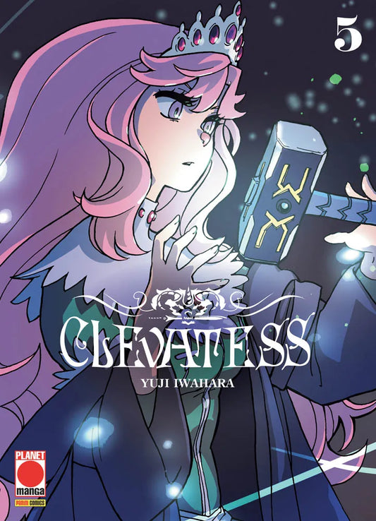 Copertina del manga Clevatess volume 5. Illustrazione di una ragazza dai lunghi e voluminosi capelli rosa, che indossa una corona e regge un massiccio martello decorato, circondata da magici bagliori azzurri nel buio.