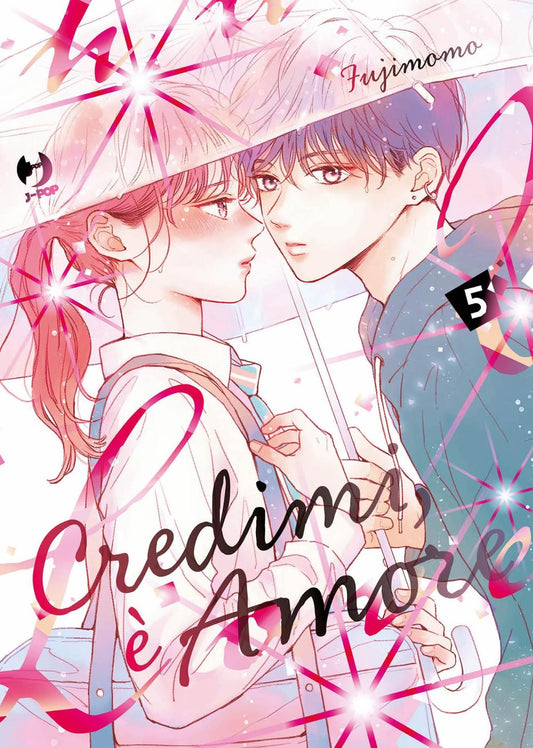 Copertina del manga Credimi, è Amore volume 5 edito da J-POP; l'illustrazione dai toni pastello mostra i protagonisti Risa e Zen molto vicini sotto un ombrello trasparente, mentre si guardano negli occhi arrossendo.