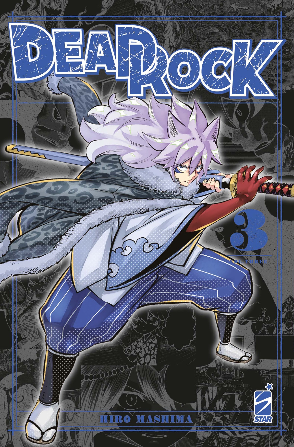 Copertina del manga Dead Rock Vol. 3 edito da Star Comics. In primo piano, un personaggio maschile con lunghi capelli lilla chiari e orecchie ferine è ritratto in una posa da battaglia dinamica. Indossa un kimono azzurro a pois, un mantello leopardato con bordo di pelliccia e impugna una katana. Lo sfondo è composto da un collage di vignette del manga in bianco e nero. In alto spicca il titolo "DEAD ROCK" in blu e in basso il nome dell'autore Hiro Mashima.