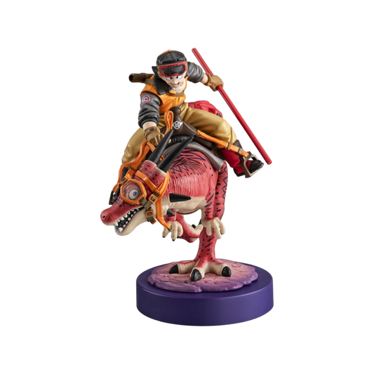 Statua da collezione Desktop Real McCoy Son Goku Limited Edition di MegaHouse dedicata a Dragon Ball Z. L'illustrazione tridimensionale ritrae Son Goku in abiti da esploratore con occhialoni e bastone Nyoibo a cavallo di un dinosauro rettile striato di rosso e rosa con occhiali protettivi, posizionato su una base circolare viola.