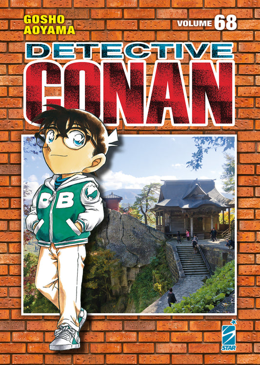 Copertina del manga Detective Conan New Edition Vol. 68, scritto e disegnato da Gosho Aoyama ed edito da Star Comics. Lo sfondo simula un classico muro di mattoni rossi. In alto campeggia il grande titolo "DETECTIVE CONAN", con la parola "CONAN" riempita da un vistoso pattern a quadri rossi e neri. Al centro è presente un riquadro fotografico che mostra un pittoresco tempio tradizionale giapponese in legno, arroccato su una collina rocciosa con una scalinata in pietra immersa nel verde. Sovrapposto a questa