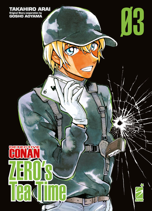 Copertina del terzo volume in italiano del manga 'Detective Conan - Zero's Tea Time' di Takahiro Arai e Gosho Aoyama, edito da Star Comics. L'illustrazione su uno sfondo nero caratterizzato dall'impatto di un proiettile su un vetro infranto ritrae in primo piano Toru Amuro in abiti tattici mimetici grigio scuro con cappello con visiera e pistola in fondina mentre parla allo smartphone con un guanto bianco, sormontato dal titolo DETECTIVE CONAN ZERO'S TEA TIME in verde e bianco, dal numero 03 in verde in alt