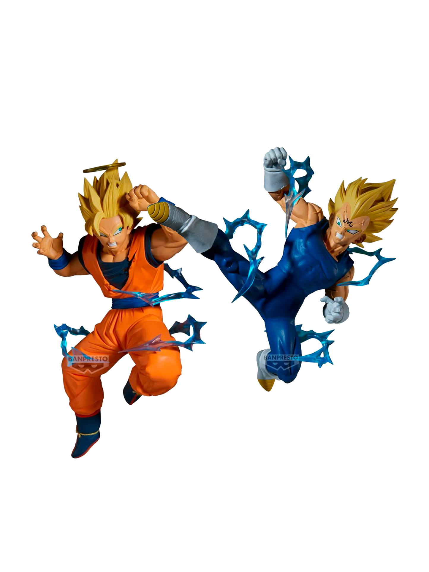 Figure Match Makers di Banpresto raffiguranti Super Saiyan 2 Goku e Majin Vegeta di Dragon Ball Z a mezz'aria in posa da combattimento, avvolti da effetti di fulmini blu.