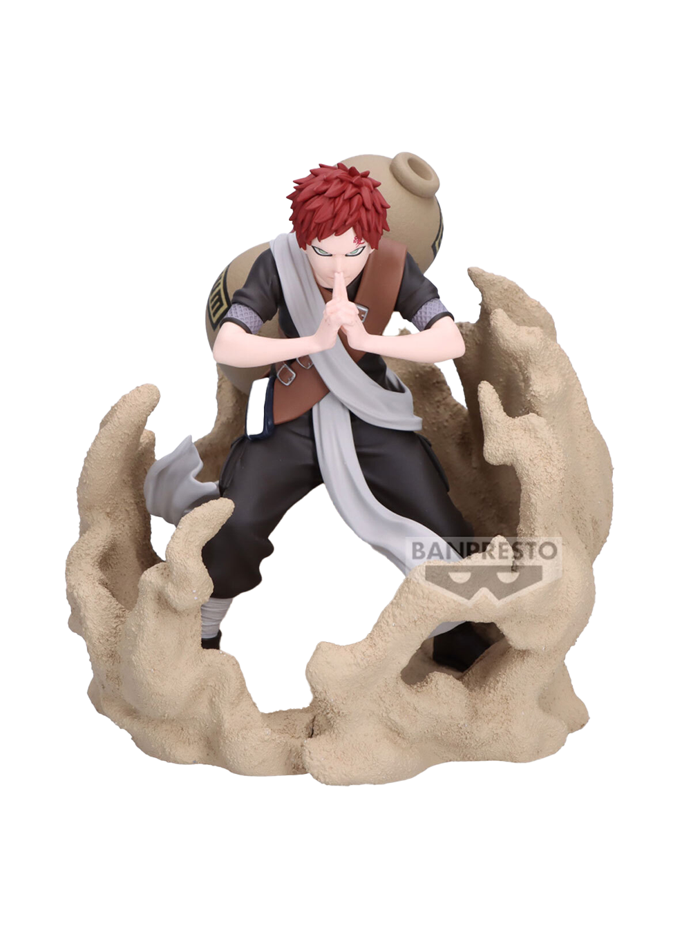 Figure da collezione di Gaara della serie anime Naruto, linea Combination Battle prodotta da Banpresto. Gaara è raffigurato frontalmente in posizione di attacco, con i capelli rossi, il simbolo sulla fronte e le mani congiunte in un sigillo magico. È avvolto da una base scultorea che riproduce realisticamente un turbine di sabbia che si innalza da terra.