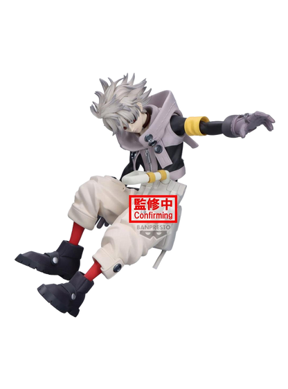 Figure da collezione di Rudo dall'anime Gachiakuta, linea Vibration Stars prodotta da Banpresto, isolata su sfondo bianco. Il personaggio è colto in una posa dinamica e sospesa a mezz'aria, sbilanciato all'indietro con il braccio sinistro proteso in avanti in un gesto di attacco. Indossa abiti in stile streetwear: una giacca chiara con ampi risvolti e grossi bottoni su una maglia nera, pantaloni panna ampi, pesanti stivali neri con calzini rossi a contrasto e una voluminosa cintura bianca.