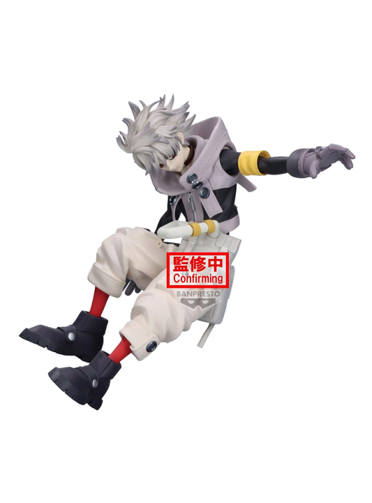 Figure da collezione di Rudo dall'anime Gachiakuta, linea Vibration Stars prodotta da Banpresto, isolata su sfondo bianco. Il personaggio è colto in una posa dinamica e sospesa a mezz'aria, sbilanciato all'indietro con il braccio sinistro proteso in avanti in un gesto di attacco. Indossa abiti in stile streetwear: una giacca chiara con ampi risvolti e grossi bottoni su una maglia nera, pantaloni panna ampi, pesanti stivali neri con calzini rossi a contrasto e una voluminosa cintura bianca.