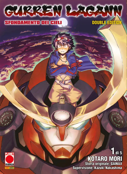 Copertina del manga Gurren Lagann Sfondamento dei Cieli Double Edition volume 1. Al centro, Simon, un ragazzino con occhialoni rossi e giacca blu aperta sul petto, sta in piedi a braccia conserte sulla testa di un gigantesco robot rosso (il Gurren Lagann). Il mecha presenta un imponente ornamento a forma di mezzaluna dorata, occhiali da sole e occhi verdi luminosi. Sullo sfondo si staglia un vasto paesaggio terrestre visto dall'alto, sfumato in toni crepuscolari viola e arancioni. In basso a destra spicca l