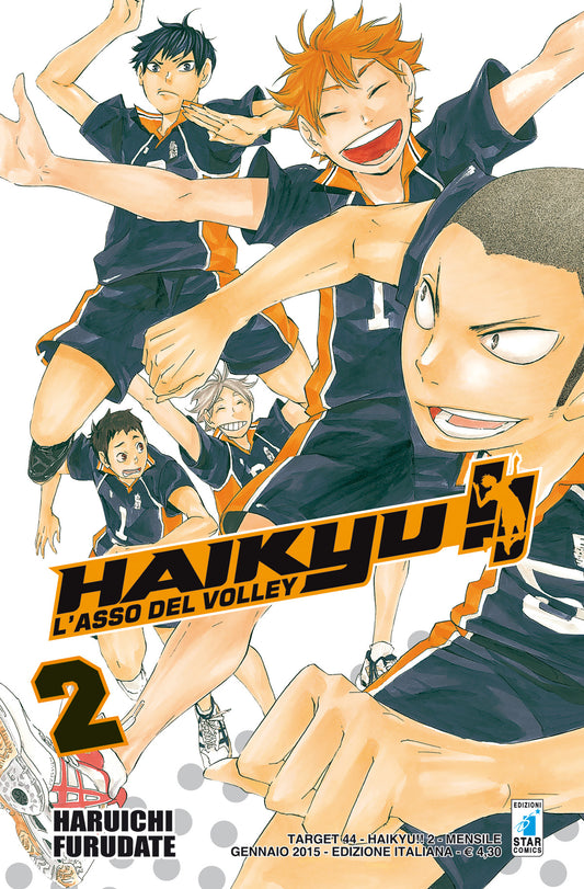 Copertina del manga Haikyu!! Vol. 2 edito da Star Comics. In primo piano spicca Ryunosuke Tanaka con un'espressione carica di grinta. Accanto a lui, Shoyo Hinata sorride con entusiasmo, mentre sullo sfondo Tobio Kageyama e gli altri membri del Karasuno sono pronti all'azione. Il design dinamico cattura l'energia della pallavolo.