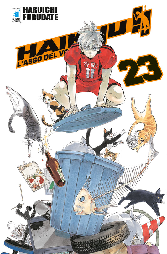 Copertina del manga Haikyu!! Vol. 23 edito da Star Comics. In primo piano, il centrale Lev Haiba del Liceo Nekoma è accovacciato sopra un bidone della spazzatura azzurro, circondato da gatti di vari colori e rifiuti sparsi (lische di pesce, pneumatici, bottiglie). L'immagine richiama simbolicamente la "Battaglia della Discarica". In evidenza il numero 23 in arancione e nero.