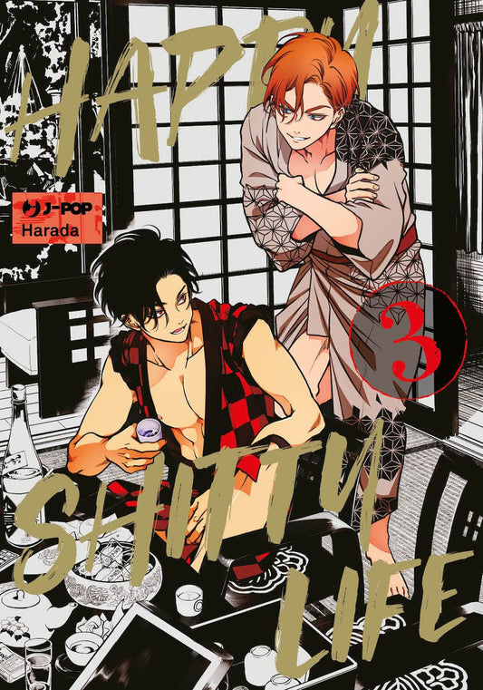 Copertina del terzo volume in italiano del manga 'Happy Shitty Life' di Harada, edito da J-POP Manga. L'illustrazione ambientata all'interno di una stanza tradizionale giapponese con porte scorrevoli shoji e tavolino da sake ritrae in primo piano Kuzuya con capelli neri e giacca a scacchi rossa e nera aperta sul petto mentre tiene in mano un bicchierino di sake, affiancato da Kasuya dai capelli arancioni in yukata grigio, sormontati dal titolo HAPPY SHITTY LIFE in lettere dorate stile pennellata, dal numero