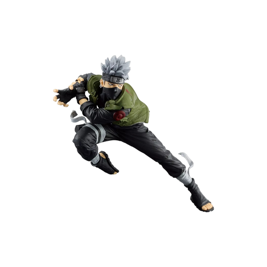Figure da collezione in PVC di Hatake Kakashi da Naruto Shippuden prodotta da Banpresto in posa di attacco dinamica.