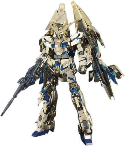 Il model kit assemblato dell'HG Unicorn Gundam 03 Phenex (Narrative Ver.) in Destroy Mode, con la sua armatura dorata lucente, il Psycho-Frame blu e i due Armed Armor DE simili a code sulla schiena.
