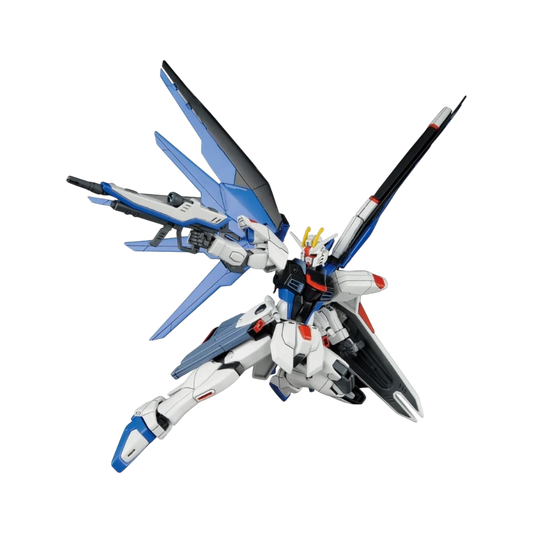 Model kit Gunpla HGCE Freedom Gundam in scala 1/144 in posa d'azione aerea dinamica con ali spiegate e fucile puntato, su sfondo nero.