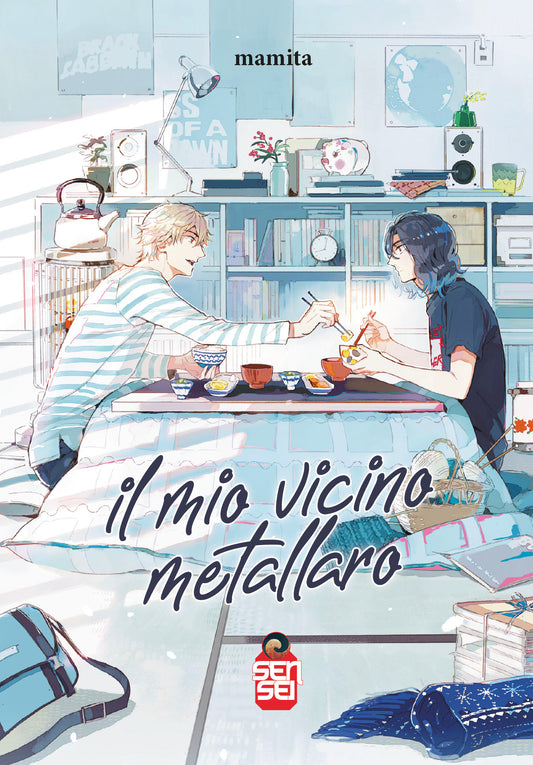 Kento (biondo) e Soushi (capelli neri) seduti al caldo sotto un kotatsu in una stanza luminosa, condividendo un pasto e scambiandosi cibo con le bacchette, in un'atmosfera intima e casalinga.