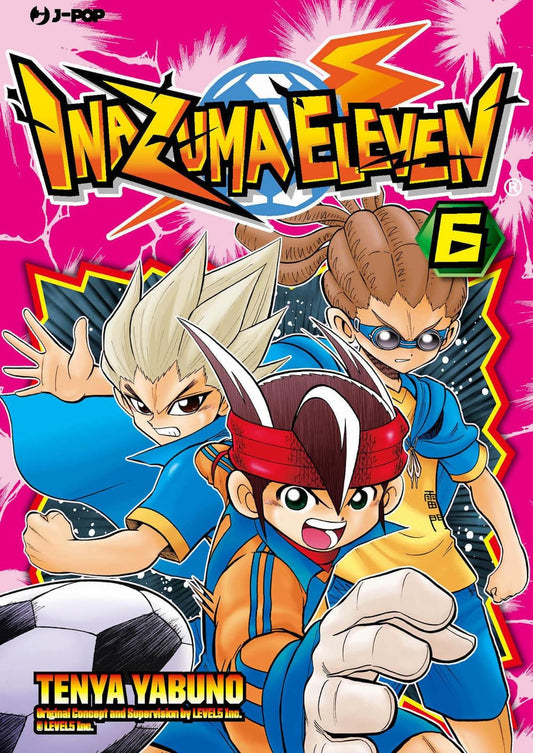 Copertina del manga Inazuma Eleven Vol. 6 edito da J-POP. Su un vivace sfondo fucsia con fulmini gialli e neri, spiccano tre giovani calciatori in pose dinamiche: in primo piano il portiere Mamoru Endou con l'iconica fascia rossa in testa, affiancato da Shuya Gouenji con i capelli biondi a punta e Yuto Kido con i suoi caratteristici occhialini azzurri e il mantello rosso. In alto il titolo con la scritta a forma di fulmine giallo e arancione e il numero 6 in un riquadro verde. In evidenza il nome dell'autor