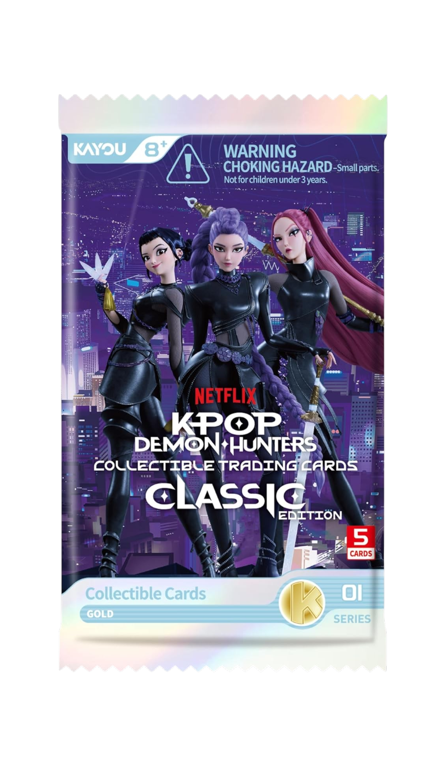 Bustina singola di carte collezionabili K-POP Demon Hunters Classic Edition di KAYOU, con le tre protagoniste in tenuta d'assalto nera su sfondo cittadino notturno.
