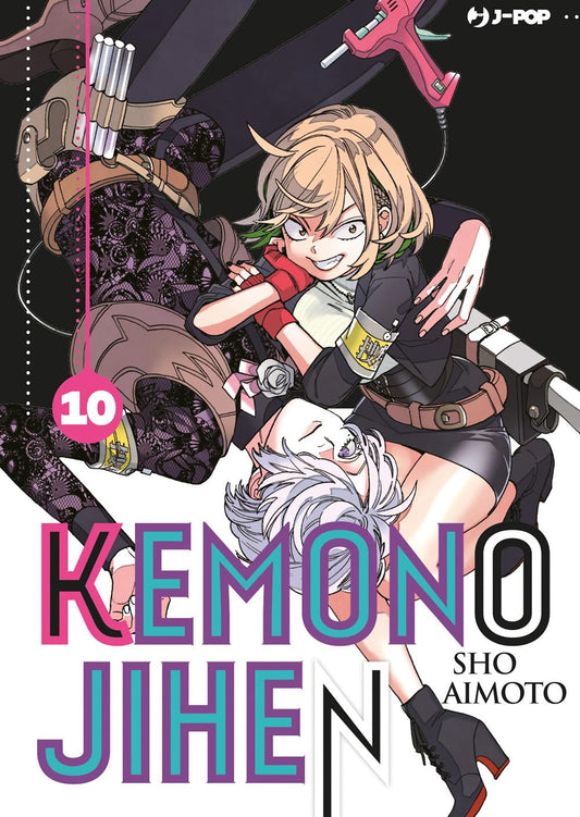 Copertina del decimo volume in italiano del manga 'Kemono Jihen' di Sho Aimoto, edito da J-POP Manga. L'illustrazione su sfondo scuro ritrae due personaggi in una posa dinamica e intrecciata: in alto una ragazza con corti capelli biondi con sfumature verdi, sorriso sfrontato, guanti rossi e fascia al braccio, e in basso una figura a testa in giù con corti capelli argento, occhi viola e tuta aderente in pizzo scuro, sormontate dal numero 10 in un cerchio rosa, dal titolo KEMONO JIHEN in lettere viola e azzur